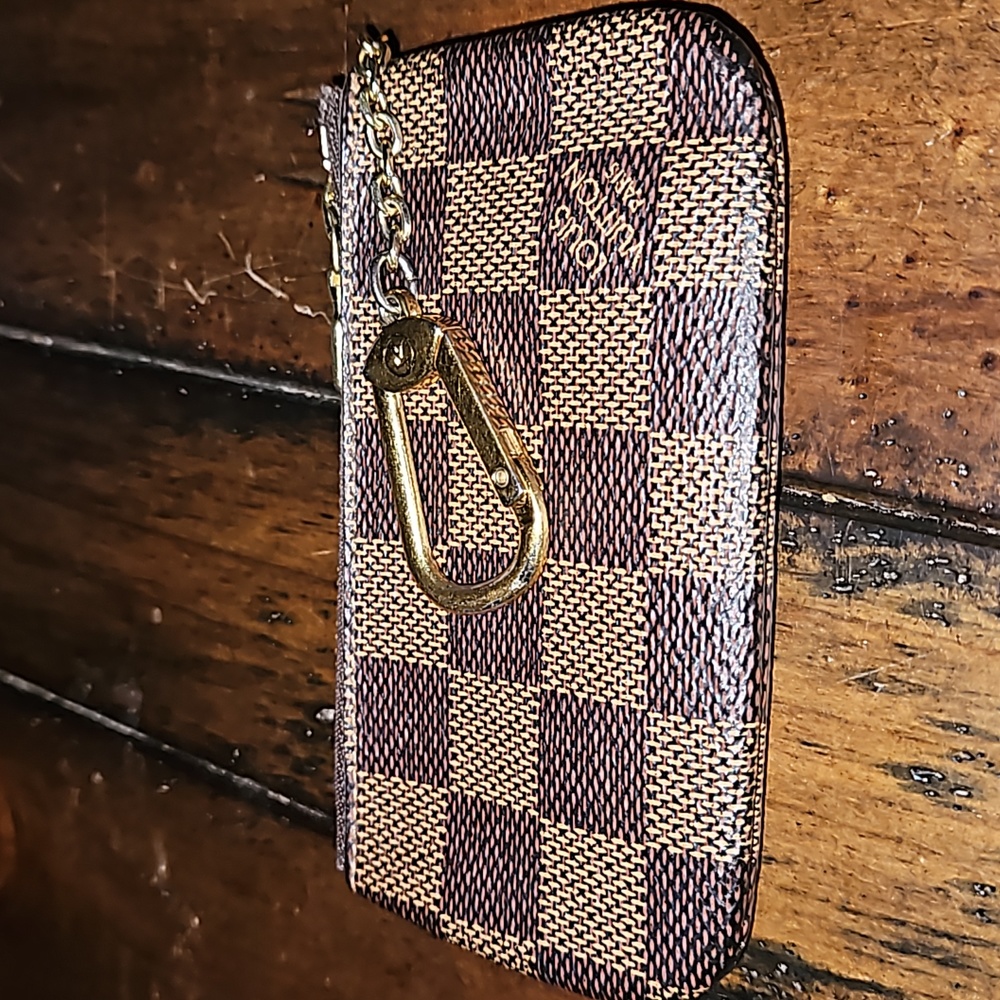 Authentic Louis Vuitton Zippy Coin Purse